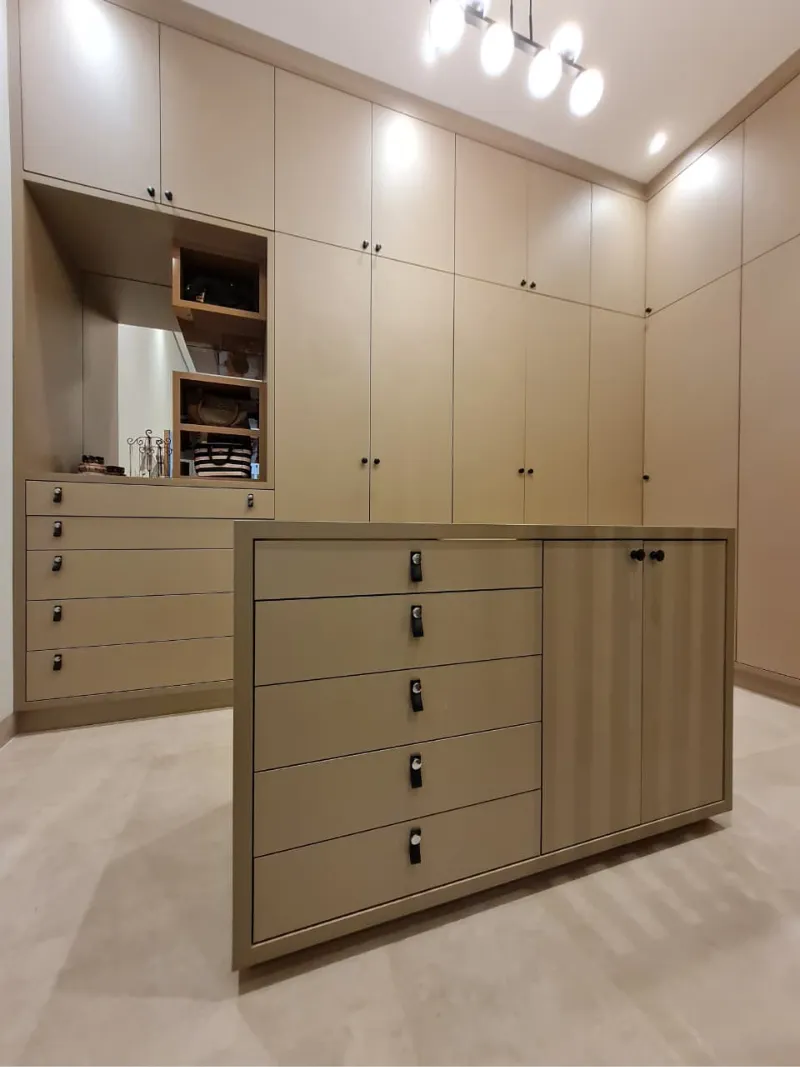 Closet planejado sob medida pela Essenza